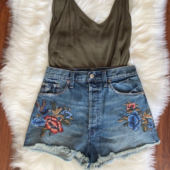 Abercrombie & Fitch Pants - ♥️ Embroidered denim shorts